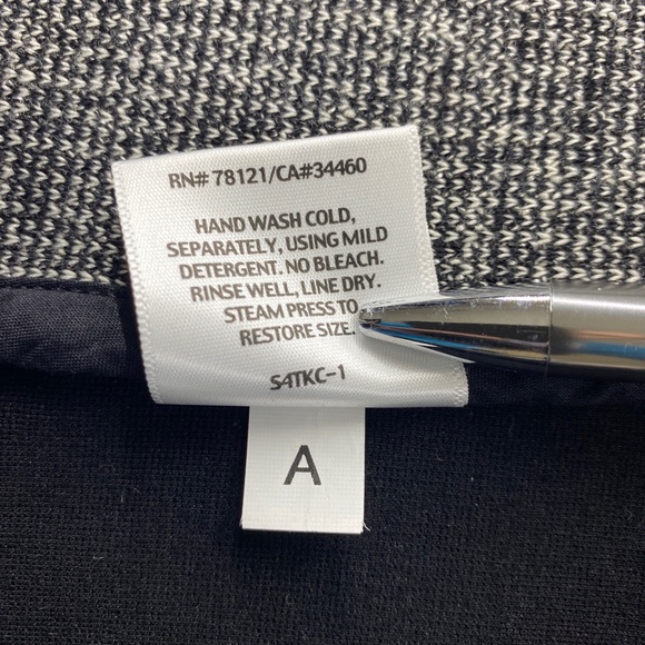 EILEEN FISHER ITALIAN FABRIC Jacket
Tweedy Knitted Cotton Crop - Picture 13 of 13